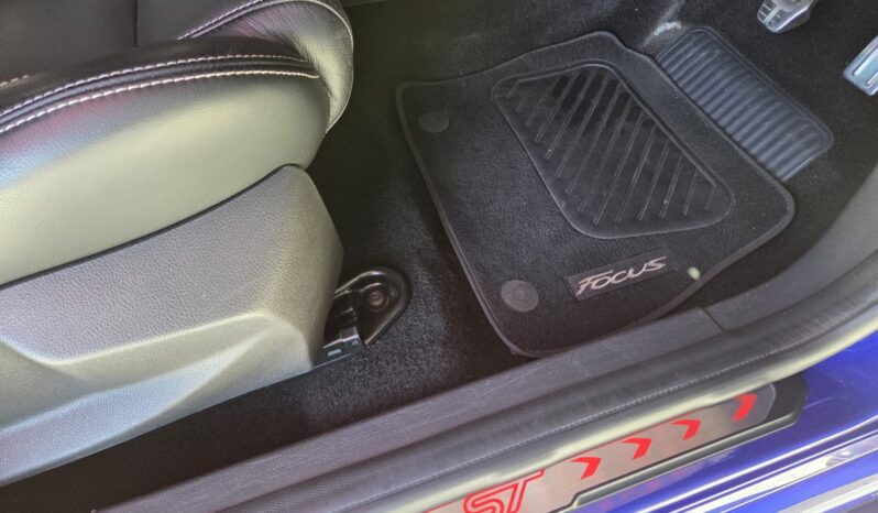 2013 Ford Focus 2.0i ST1 5 Dr For Sale in Durban full
