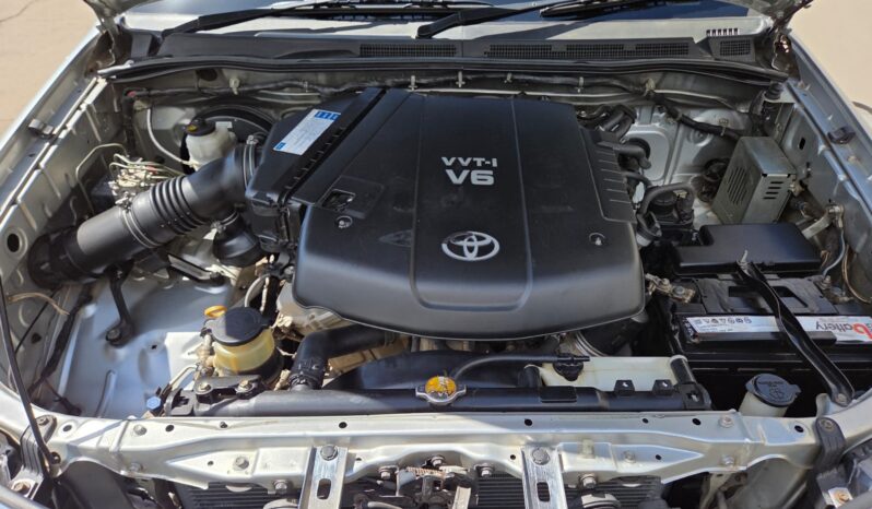 2014 Toyota Hilux 4.0i v6 Raider D/cab auto For Sale in Durban full