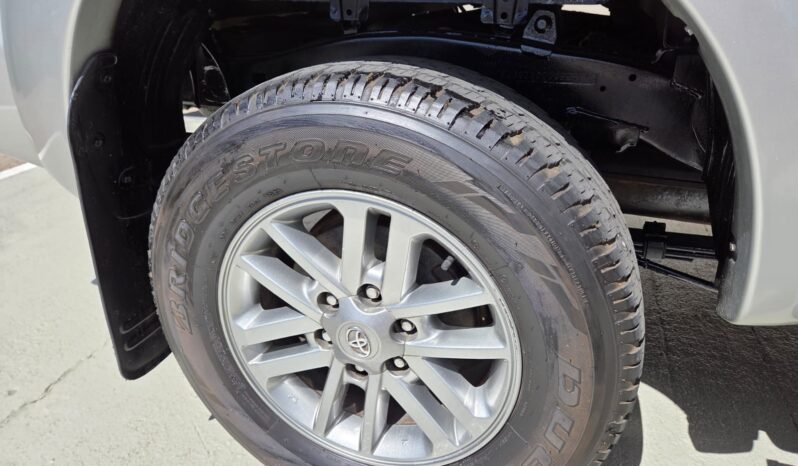 2014 Toyota Hilux 4.0i v6 Raider D/cab auto For Sale in Durban full