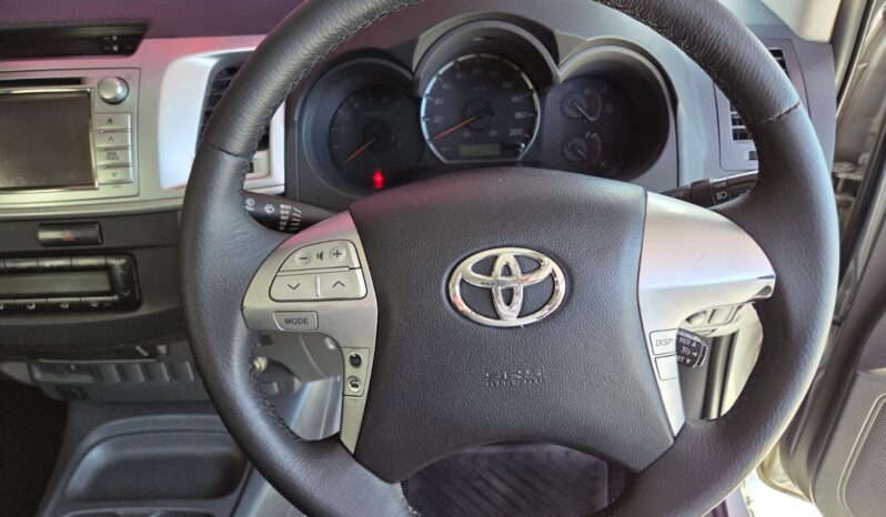 2014 Toyota Hilux 4.0i v6 Raider D/cab auto For Sale in Durban full