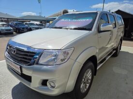 2014 Toyota Hilux 4.0i v6 Raider D/cab auto For Sale in Durban