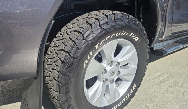 2017 Toyota Hilux 4.0i v6 Raider D/cab 4×4 Auto For Sale in Durban full