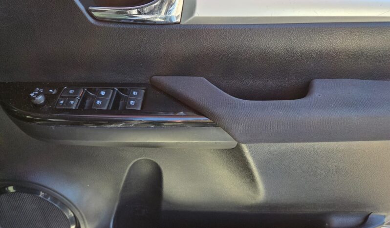 2017 Toyota Hilux 4.0i v6 Raider D/cab 4×4 Auto For Sale in Durban full