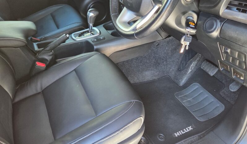 2017 Toyota Hilux 4.0i v6 Raider D/cab 4×4 Auto For Sale in Durban full