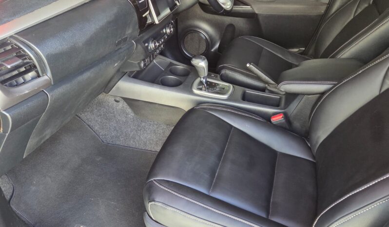 2017 Toyota Hilux 4.0i v6 Raider D/cab 4×4 Auto For Sale in Durban full